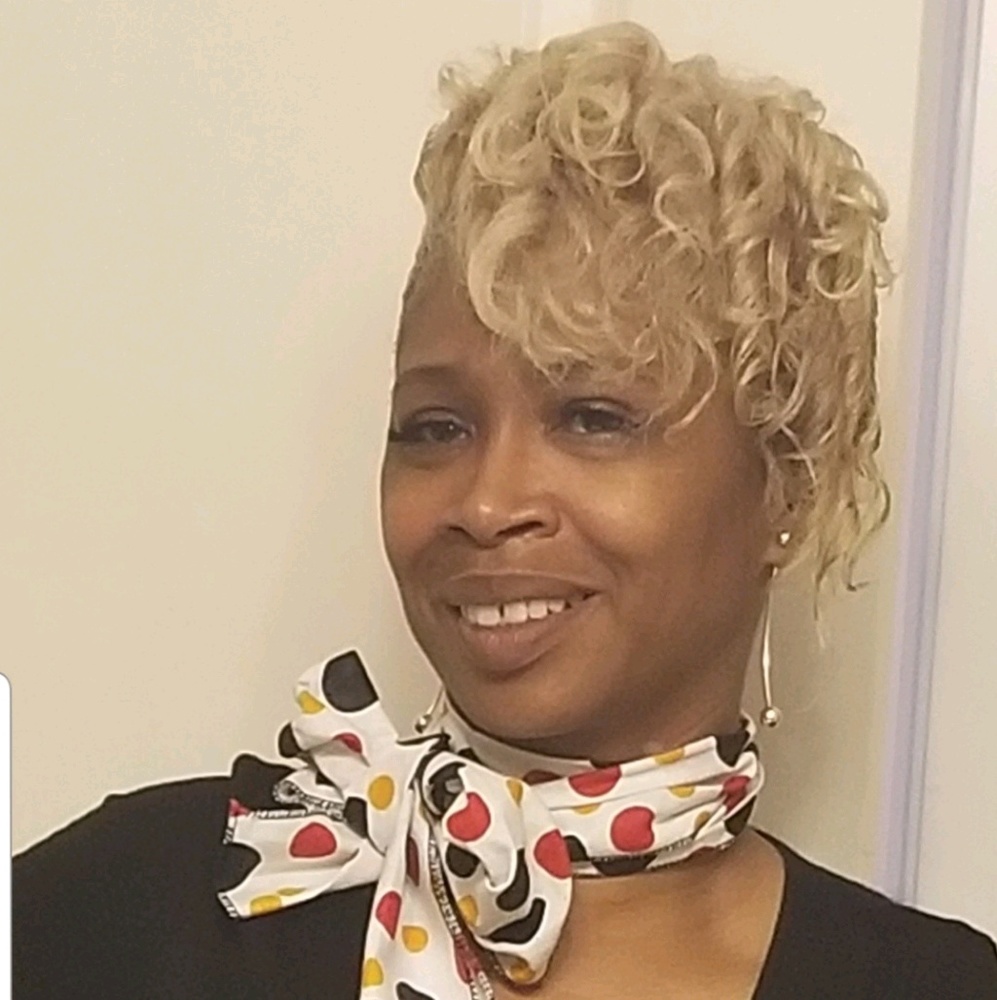 Meet your Posher, Yvette